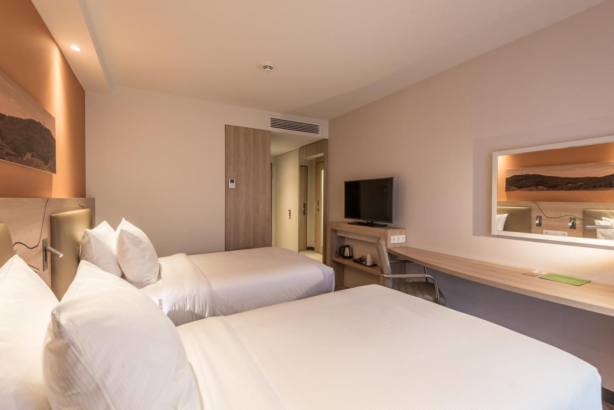 Hampton By Hilton Freiburg Hotel Ngoại thất bức ảnh